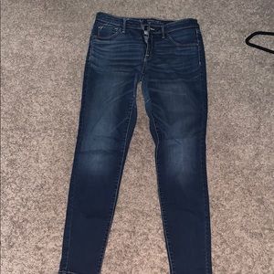 Medium wash mid rise jegging